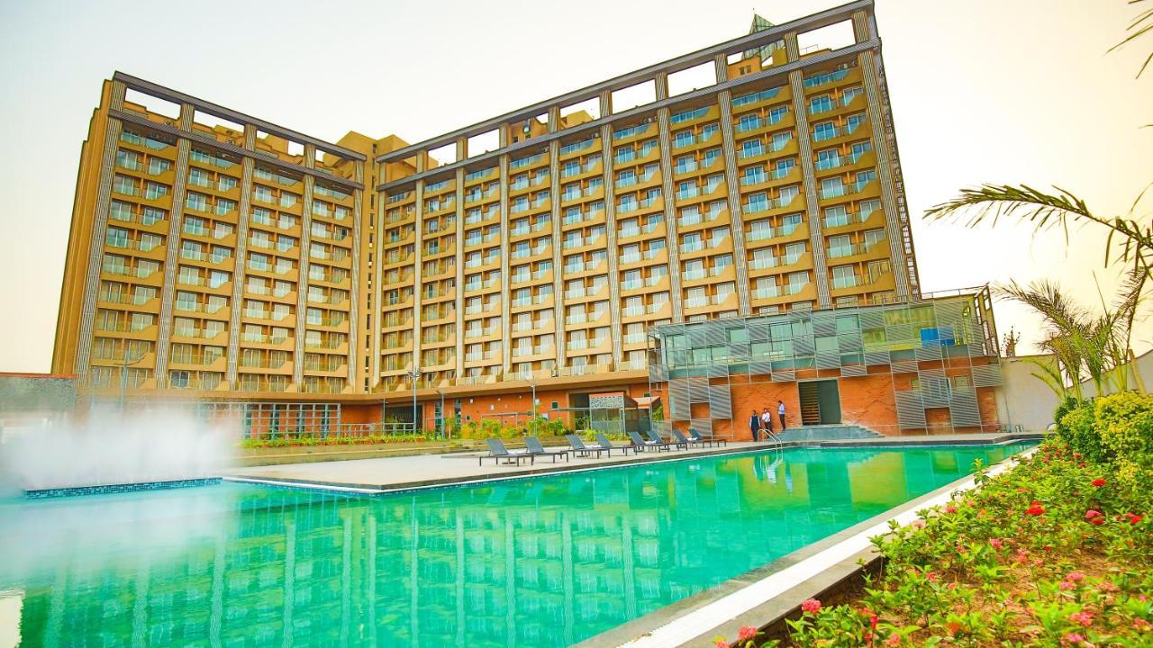 The Weekend Address Hotel Surat Exterior photo