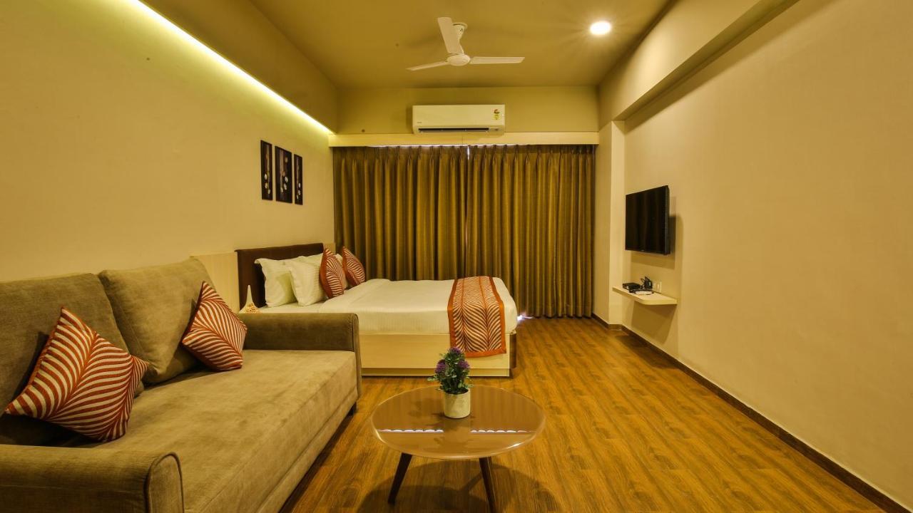 The Weekend Address Hotel Surat Exterior photo