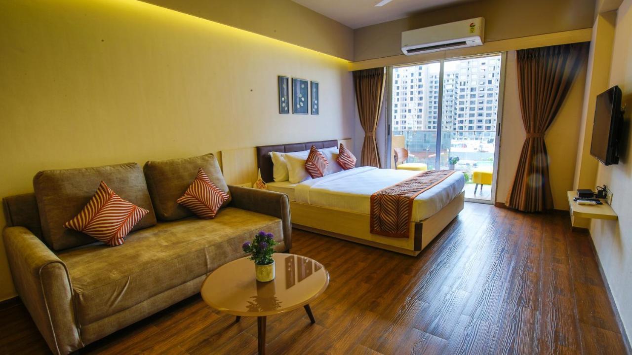 The Weekend Address Hotel Surat Exterior photo