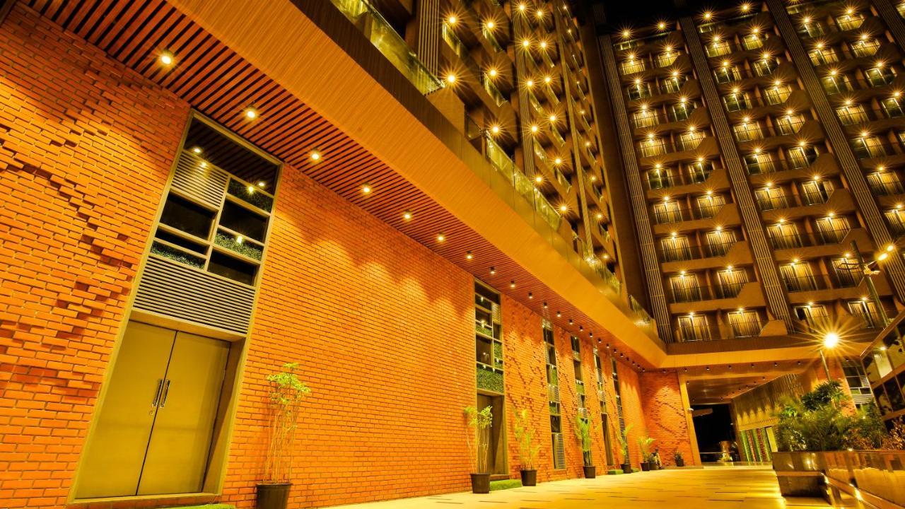 The Weekend Address Hotel Surat Exterior photo