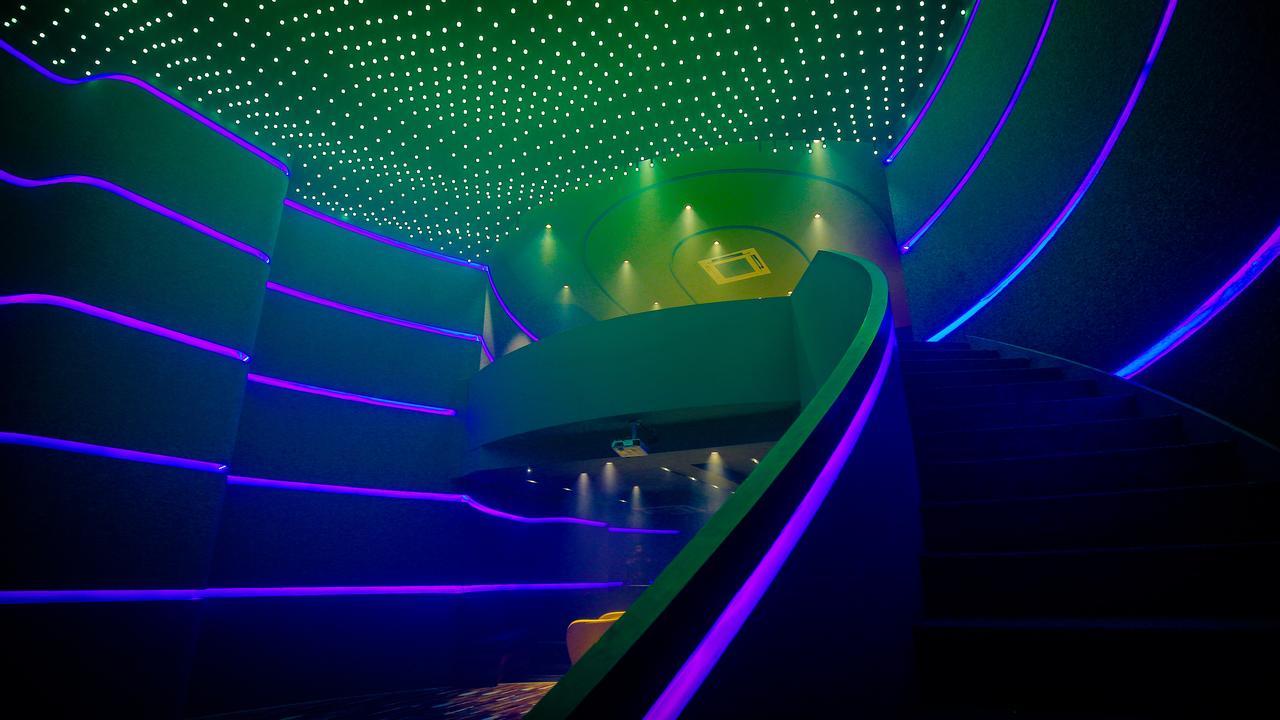 The Weekend Address Hotel Surat Exterior photo
