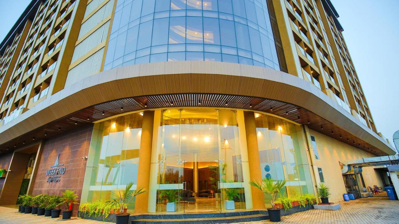 The Weekend Address Hotel Surat Exterior photo