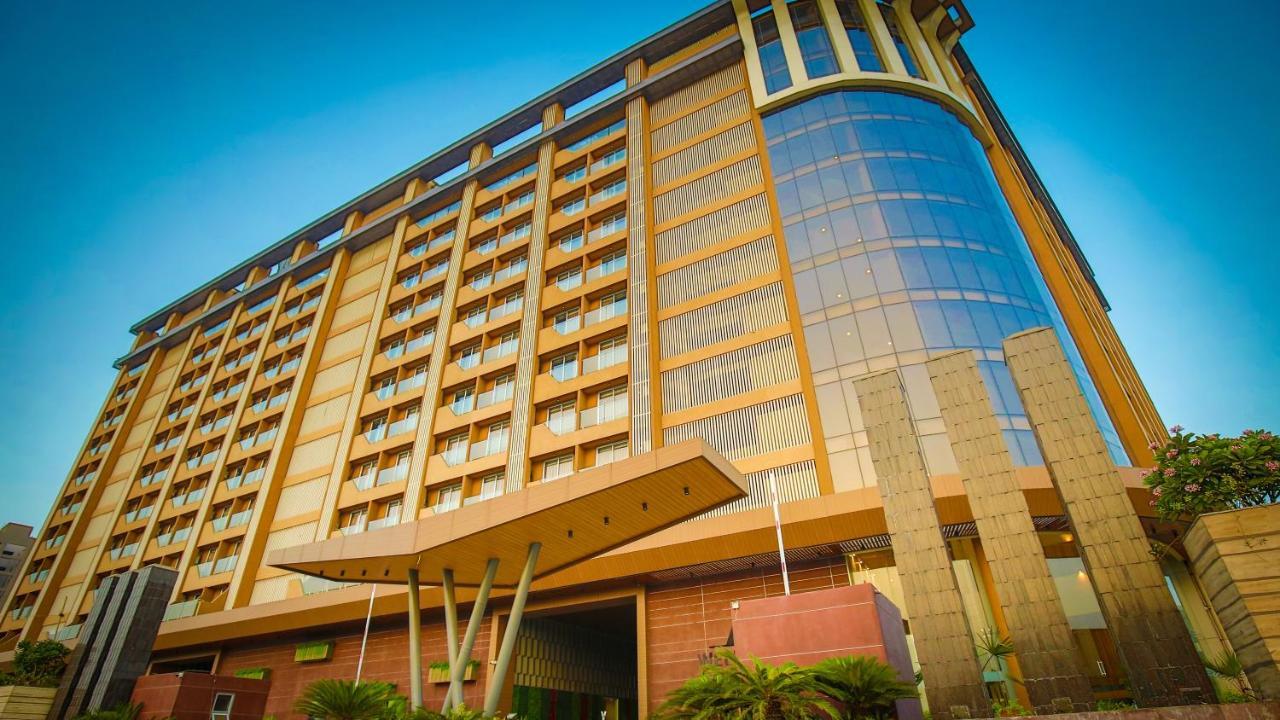The Weekend Address Hotel Surat Exterior photo