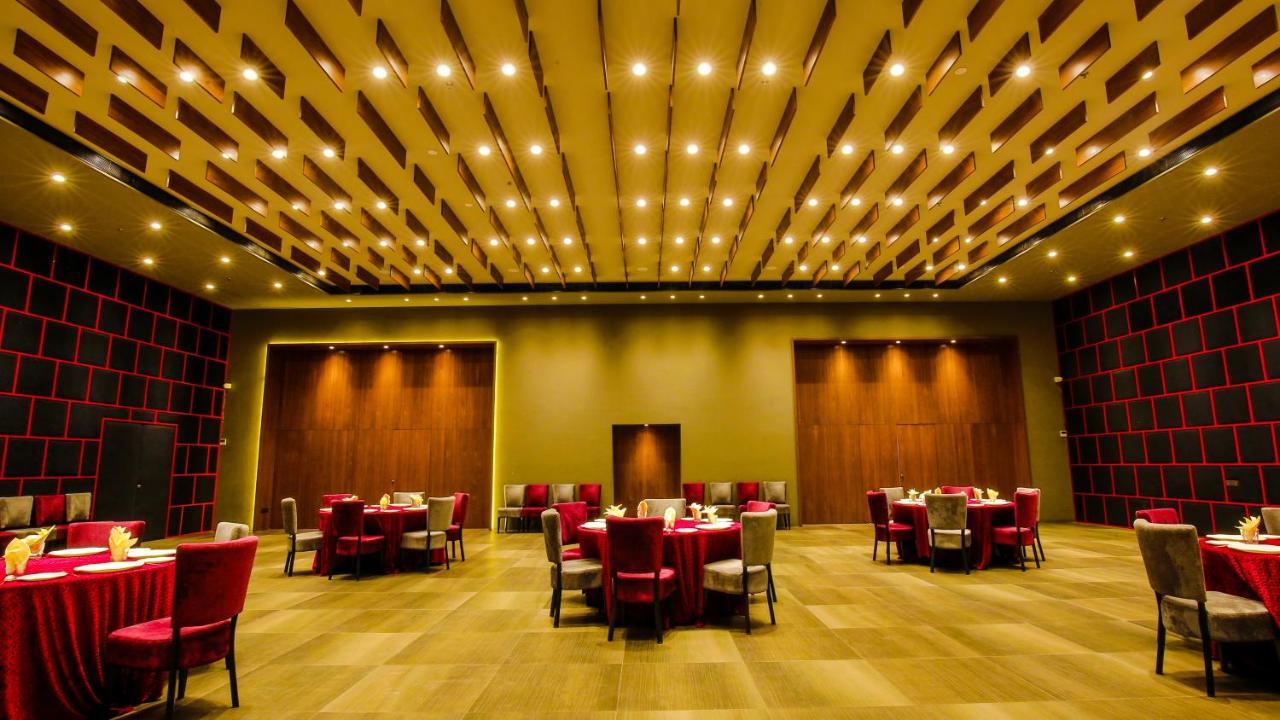 The Weekend Address Hotel Surat Exterior photo