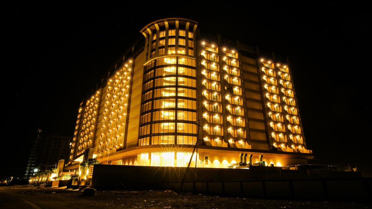 The Weekend Address Hotel Surat Exterior photo