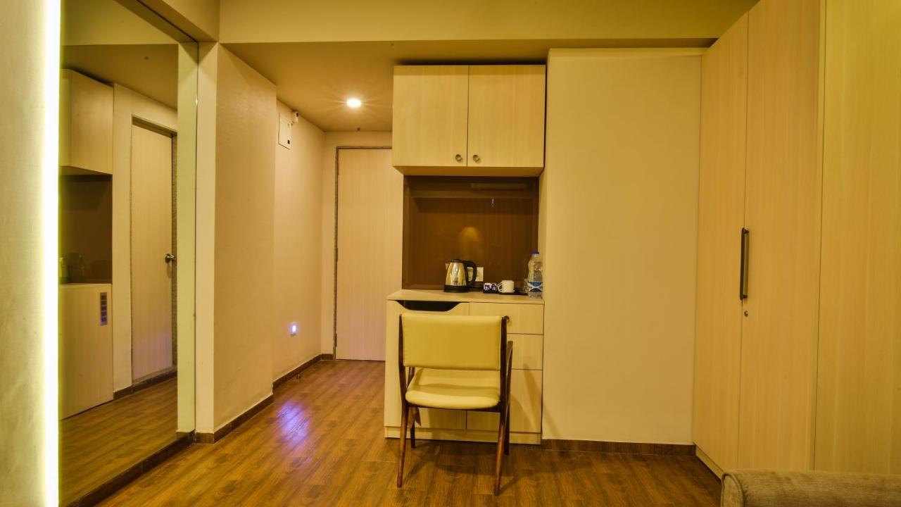 The Weekend Address Hotel Surat Exterior photo